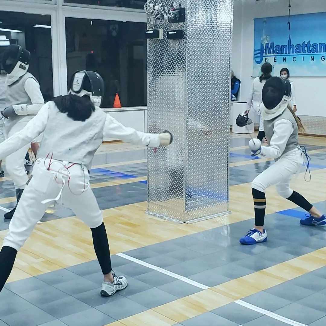 Teens fencing class